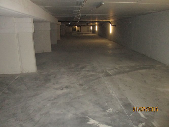 Budynek Delta - ostatnie prace wykończeniowe na poziomie podziemnej hali garażowej.