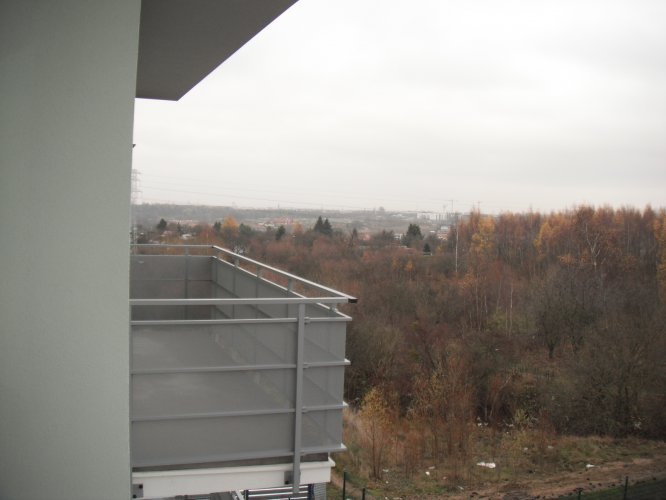 Królewskie Wzgórze - widok z balkonu, na piętrze 3 budynku 14, w kierunku wschodnim.