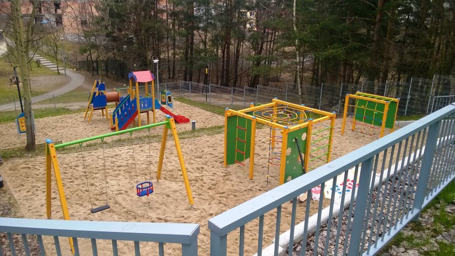 Osiedle Gdyńskie już wyposażone w 3 place zabaw dla dzieci - zdjęcie główne