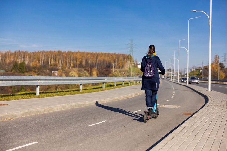 Nowopowstała aleja Pawła Adamowicza, nowoczesne ścieżki rowerowe i bogata infrastruktura przy LINEI zapewniają sprawną komunikację.
