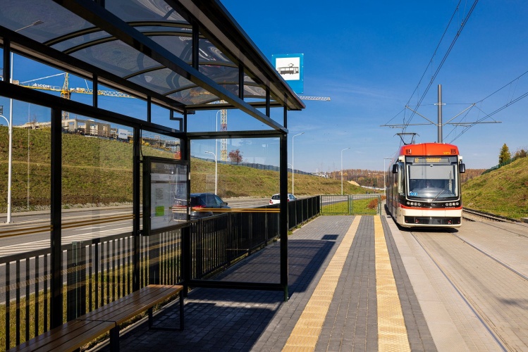 Przystanki tramwajowe znajdują się jedynie 100 m od inwestycji LINEA.