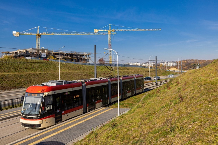 Przystanki tramwajowe znajdują się jedynie 100 m od inwestycji LINEA.