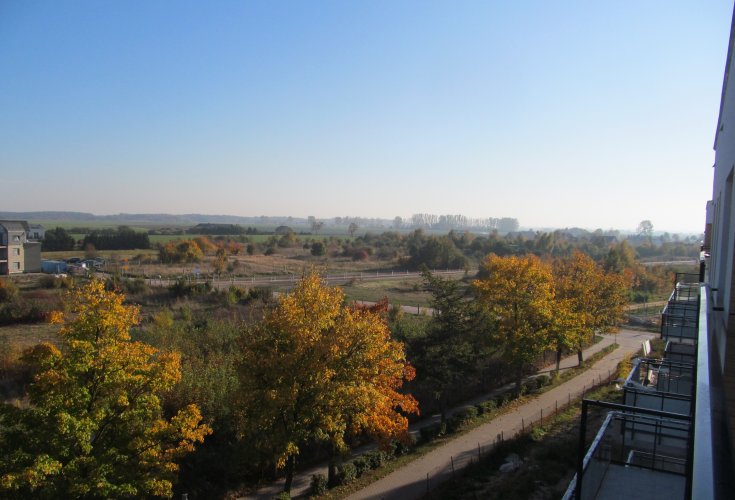 Widok z balkonu trzeciego piętra budynku B w kierunku południowym.