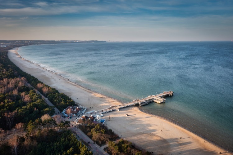 W 10 minut dojedziesz rowerem na piaszczystą plażę w Brzeźnie.