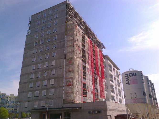 Budynek Delta - ostatni budynek w kompleksie Awiator, widok od strony parku im. Jana Pawła II.