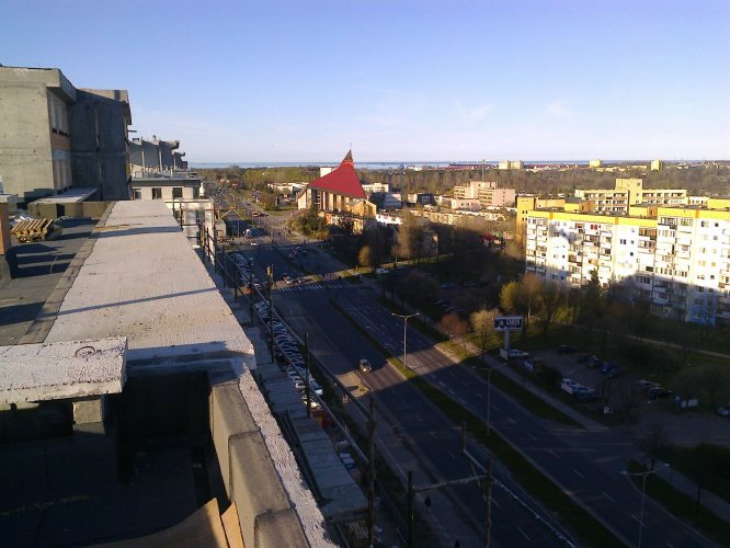 Budynek Charlie - widok z piętra 10 w kierunku wschodnim, z redą portu i Zatoką Gdańską w tle.