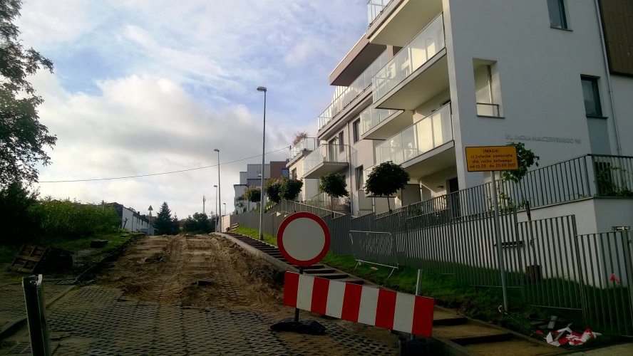 Ulica Sołecka, podczas prac związanych z naprawą nawierzchni. Widoczny dojazd do Kamienic Malczewskiego 2.