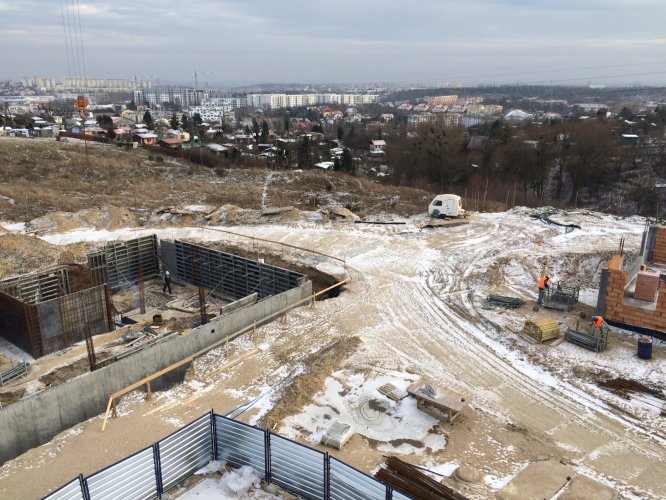 Plac budowy - widok w kierunku centrum Gdańska, z prawej strony powstający budynek 17, z lewej budynek 18.