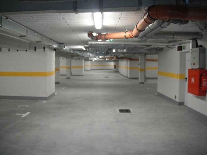 Budynek 17 - podziemna hala garażowa po zakończeniu prac, gotowa do odbioru.