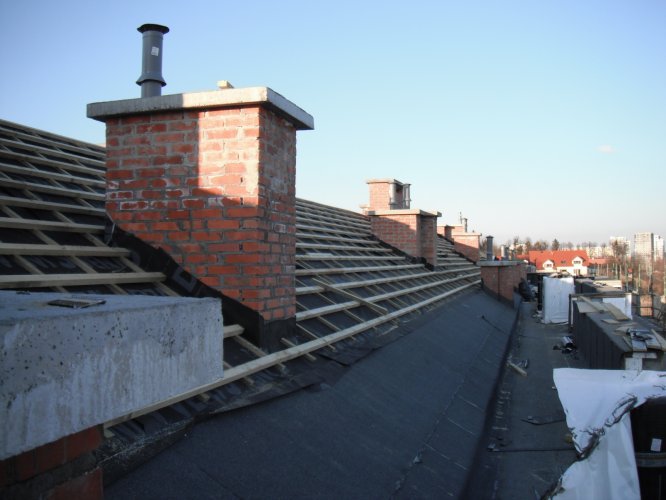 Budynek 19 - fragment dachu przed montażem pokrycia dachowego, widok w kierunku północnym.