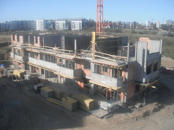 Budynek 18 - prace na poziomie piętra 2, widok z dźwigu w kierunku północnym, w kierunku ul. Myśliwskiej.