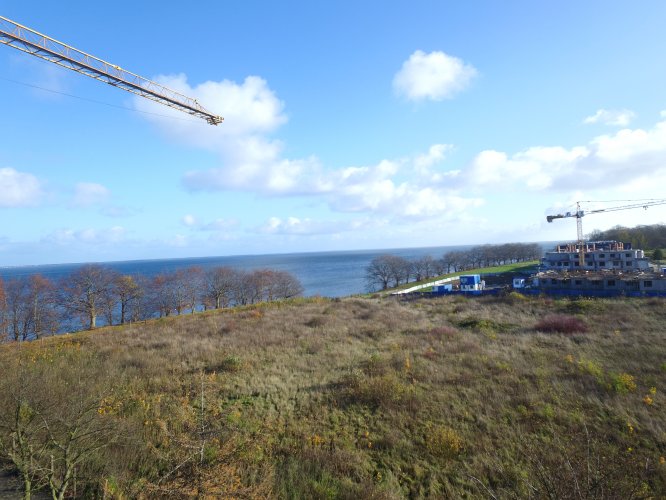 Zatoka Pucka oraz Pówysep Helski na horyzoncie widok z terenu inwestycji Nexo.