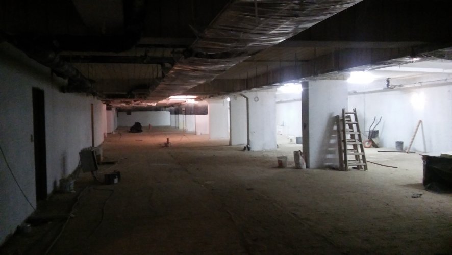 Budynek 3 - podziemna hala garażowa z szerokim przejazdem oraz wygodnymi miejscami postojowymi.