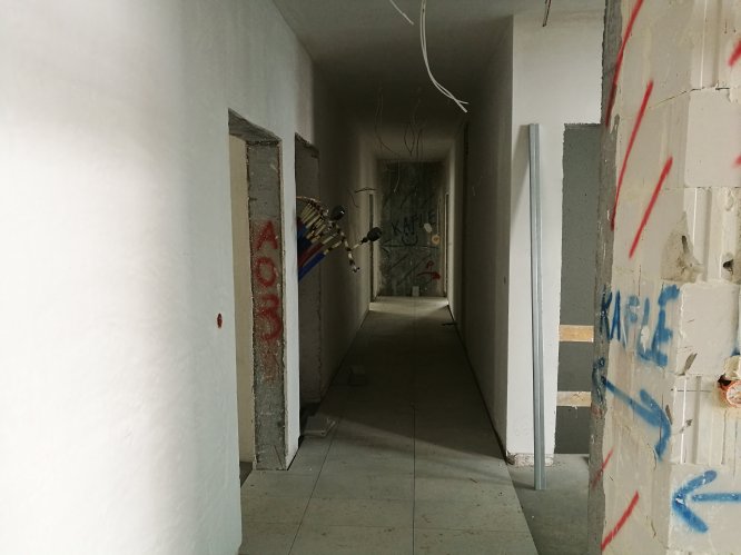 Budynek 6 - początek prac wykończeniowych na korytarzach i na klatkach schodowych.