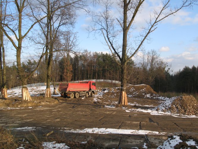 Osiedle Gdyńskie - wywrotka na terenie realizowanej inwestycji, widok w kierunku wschodnim.