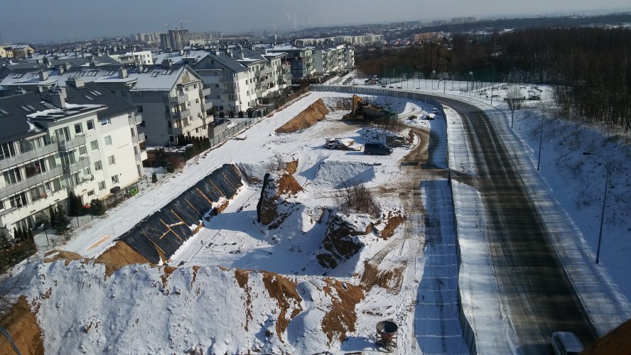 Zielona Aleja - prace ziemne pod fundamenty drugiego etapu. Widok z dźwigu w kierunku wschodnim.